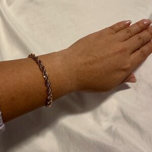 Elegant Gold Twist Bracelet